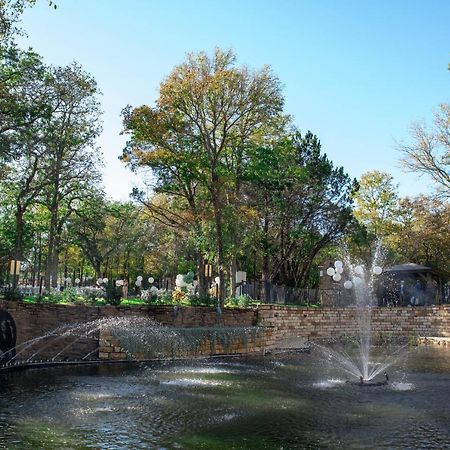 7744 Ranch Glamping Resort Όστιν Εξωτερικό φωτογραφία