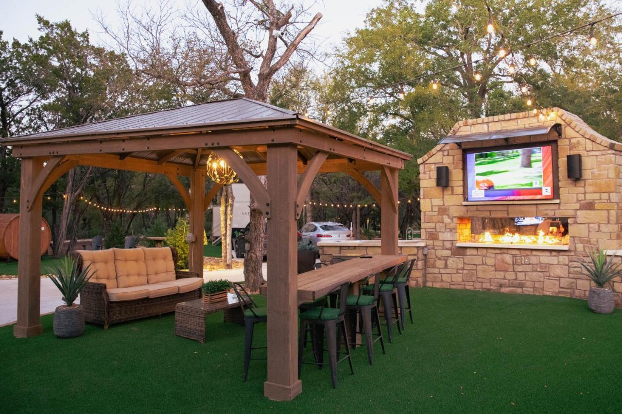 7744 Ranch Glamping Resort Όστιν Εξωτερικό φωτογραφία