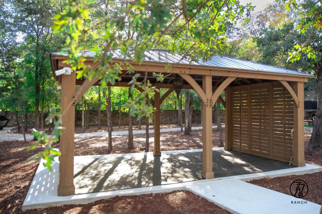 7744 Ranch Glamping Resort Όστιν Εξωτερικό φωτογραφία