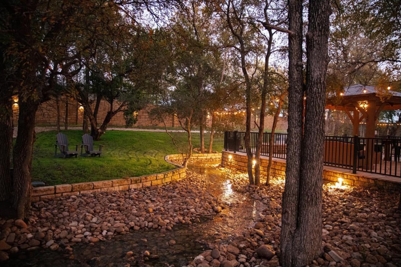 7744 Ranch Glamping Resort Όστιν Εξωτερικό φωτογραφία